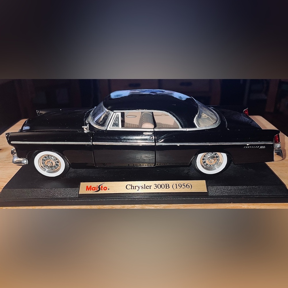 Maisto Chrysler 300B (1956) Black Diecast Model